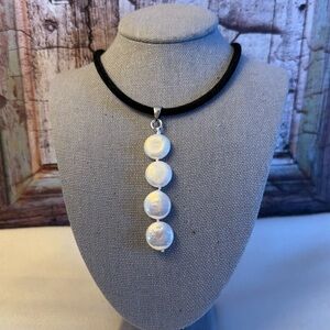Elegant Shell Pendant Necklace On Velvet Cord